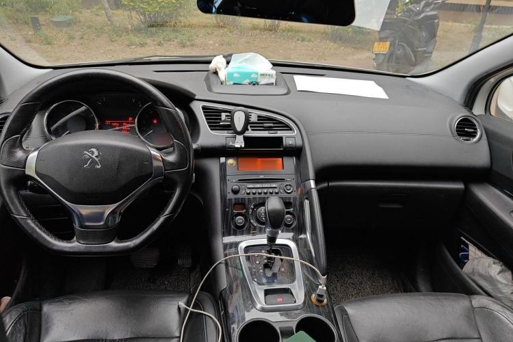 Used Peugeot 3008 2013 2.0L Automatic Trend Edition Center Console