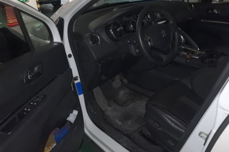 Used Peugeot 3008 2013 2.0L Automatic Trend Edition Driver Seat