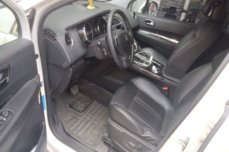 Used Peugeot 3008 2013 2.0L Automatic Trend Edition Driver Seat