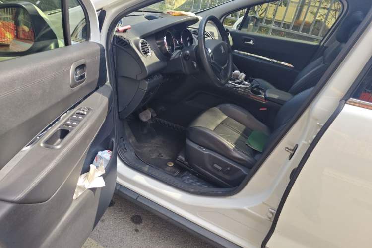 Used Peugeot 3008 2013 2.0L Automatic Trend Edition Driver Seat