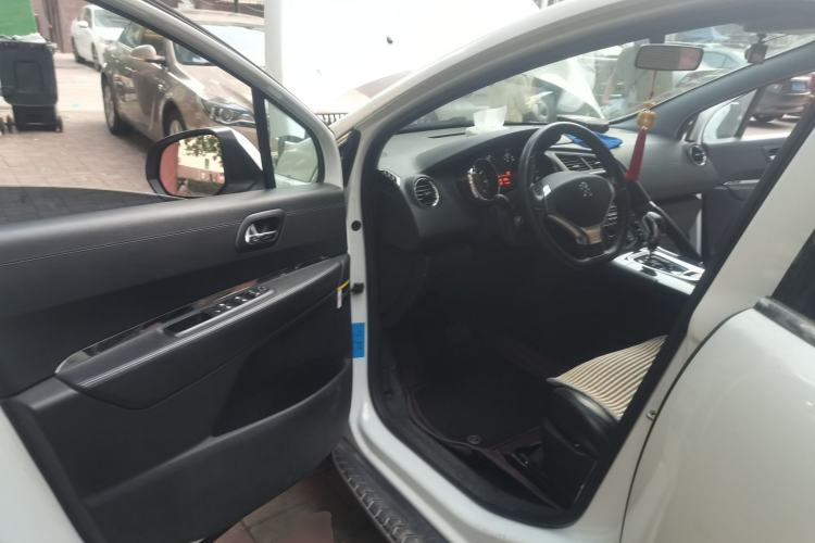 Used Peugeot 3008 2013 2.0L Automatic Trend Edition Driver Seat