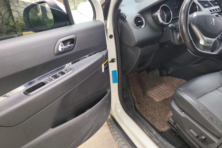 Used Peugeot 3008 2013 1.6THP Automatic Prestige Edition Driver Seat