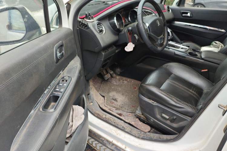 Used Peugeot 3008 2013 2.0L Automatic Trend Edition Driver Seat