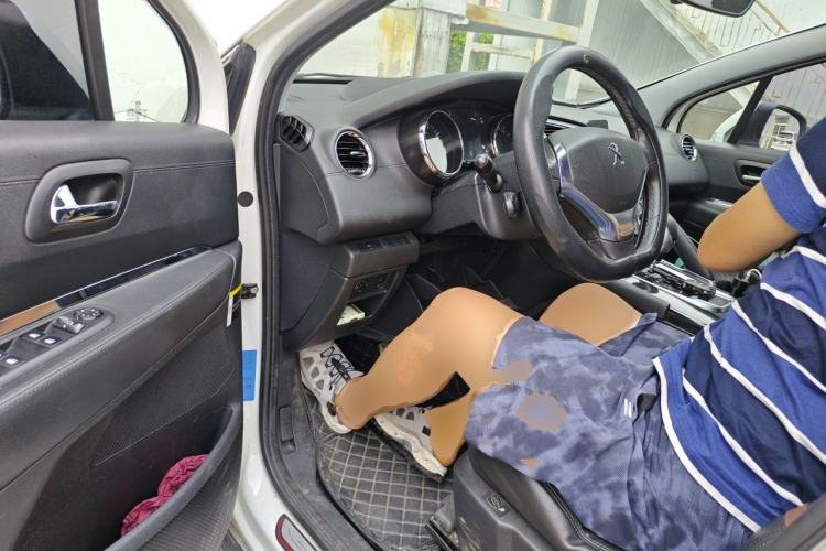 Used Peugeot 3008 2013 1.6THP Roland Garros Edition Driver Seat