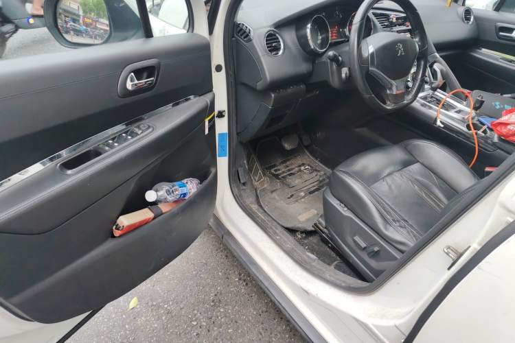 Used Peugeot 3008 2013 2.0L Automatic Trend Edition Driver Seat