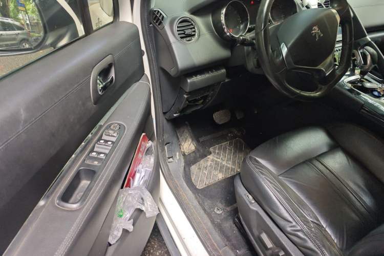 Used Peugeot 3008 2013 2.0L Automatic Trend Edition Driver Seat
