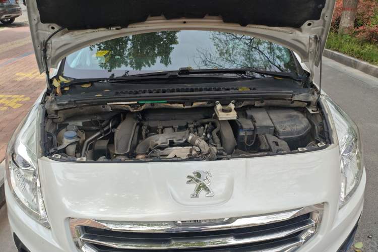 Used Peugeot 3008 2013 1.6THP Automatic Prestige Edition Engine Bay