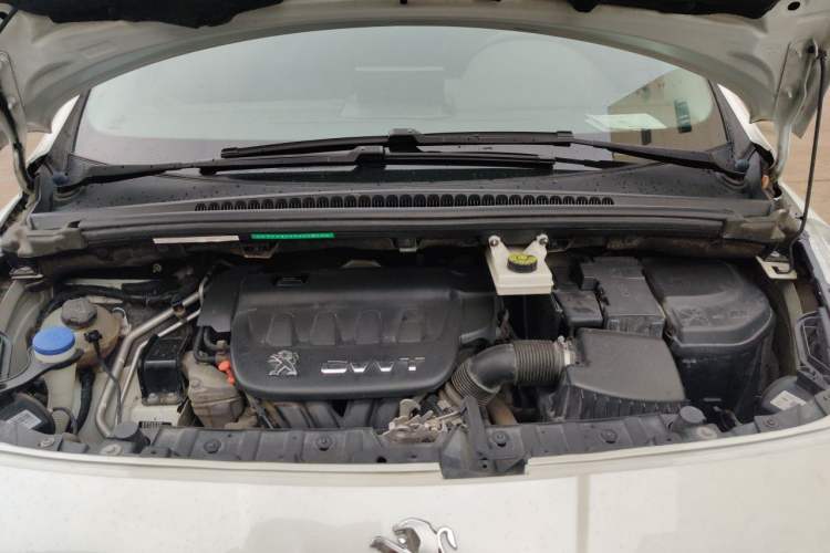 Used Peugeot 3008 2013 2.0L Automatic Trend Edition Engine Bay