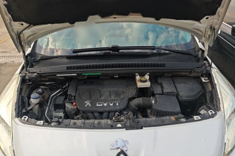Used Peugeot 3008 2013 2.0L Automatic Trend Edition Engine Bay
