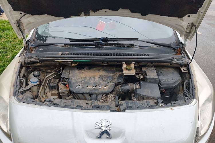 Used Peugeot 3008 2013 2.0L Automatic Trend Edition Engine Bay