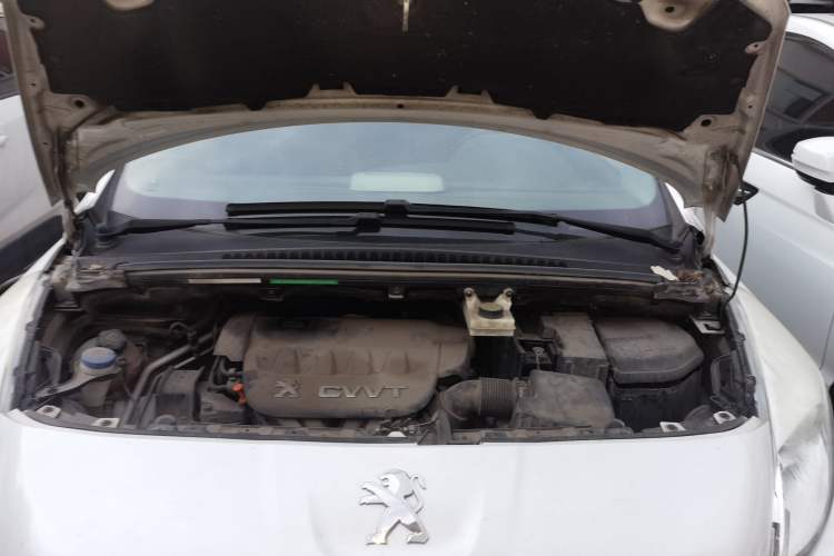 Used Peugeot 3008 2013 2.0L Automatic Trend Edition Engine Bay