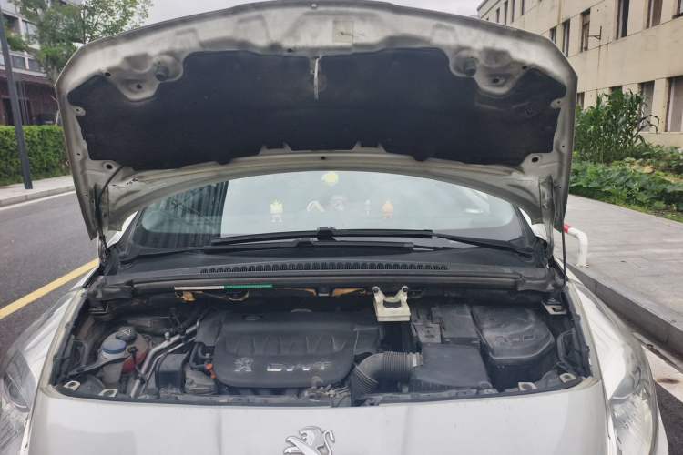 Used Peugeot 3008 2013 2.0L Automatic Trend Edition Engine Bay