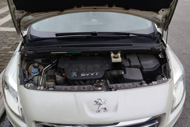 Used Peugeot 3008 2013 2.0L Automatic Trend Edition Engine Bay