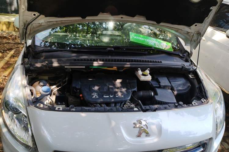 Used Peugeot 3008 2013 2.0L Automatic Trend Edition Engine Bay