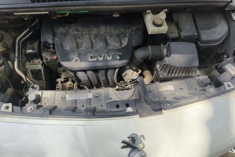 Used Peugeot 3008 2013 2.0L Automatic Trend Edition Engine Bay