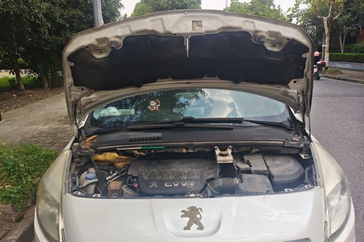 Used Peugeot 3008 2013 2.0L Automatic Trend Edition Engine Bay