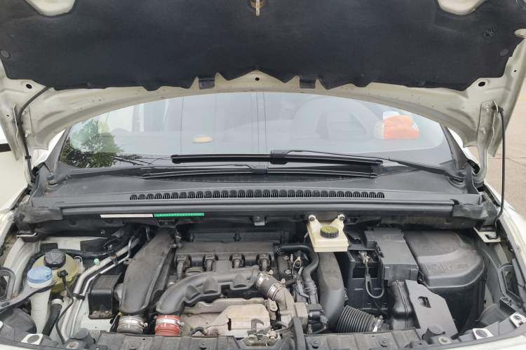 Used Peugeot 3008 2013 1.6THP Automatic Prestige Edition Engine Bay