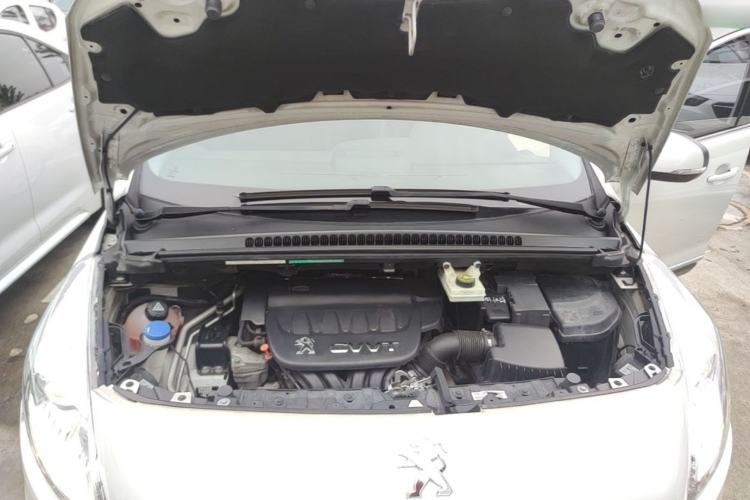 Used Peugeot 3008 2013 2.0L Automatic Trend Edition Engine Bay