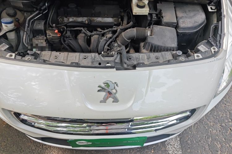 Used Peugeot 3008 2013 2.0L Automatic Trend Edition Engine Bay