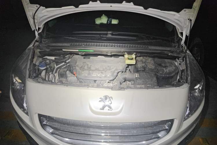 Used Peugeot 3008 2013 2.0L Automatic Trend Edition Engine Bay
