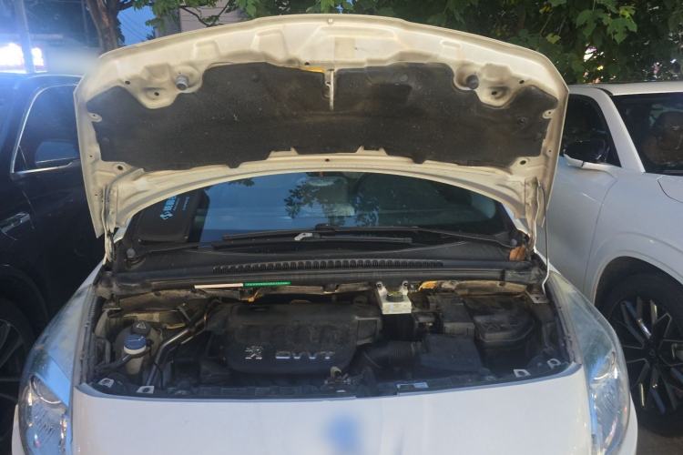 Used Peugeot 3008 2013 2.0L Automatic Trend Edition Engine Bay