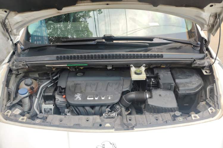Used Peugeot 3008 2013 2.0L Automatic Trend Edition Engine Bay