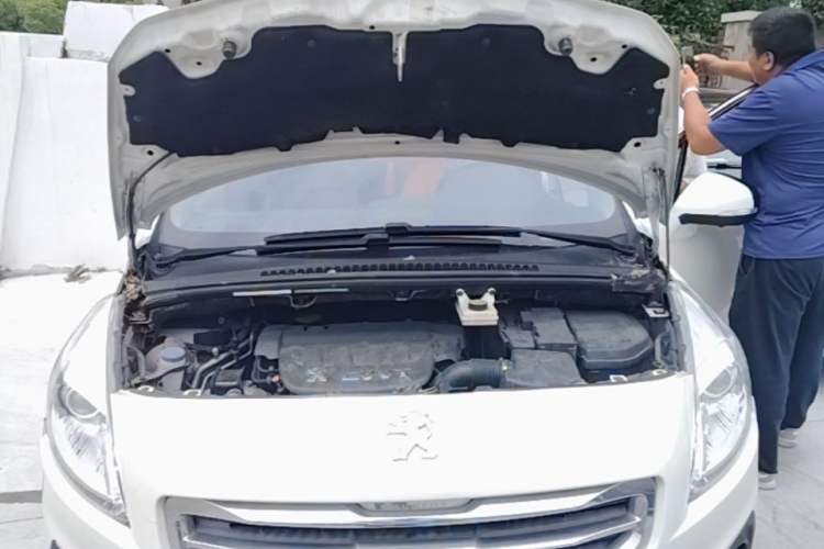 Used Peugeot 3008 2013 2.0L Automatic Trend Edition Engine Bay