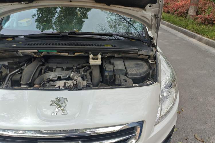 Used Peugeot 3008 2013 1.6THP Automatic Prestige Edition Engine Bay Left