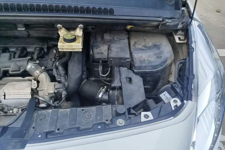 Used Peugeot 3008 2013 1.6THP Automatic Prestige Edition Engine Bay Left
