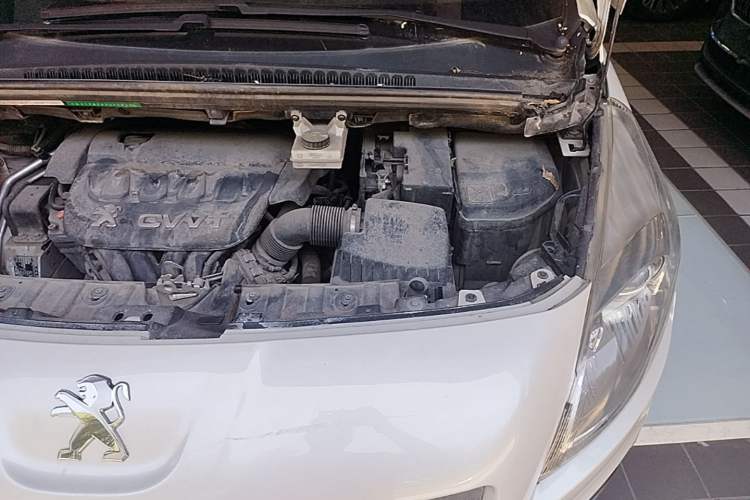 Used Peugeot 3008 2013 2.0L Automatic Trend Edition Engine Bay Left