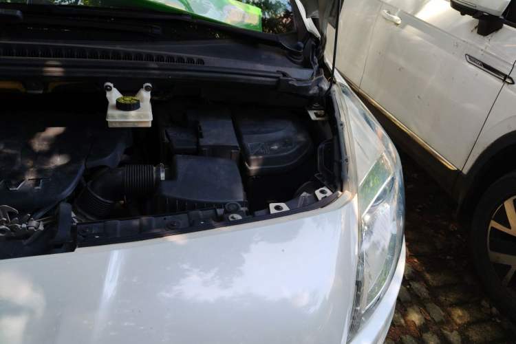 Used Peugeot 3008 2013 2.0L Automatic Trend Edition Engine Bay Left