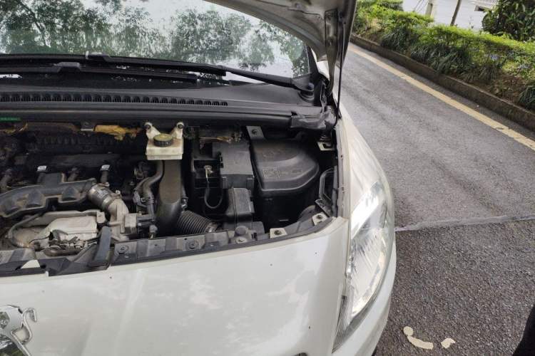 Used Peugeot 3008 2013 1.6THP Automatic Prestige Edition Engine Bay Left