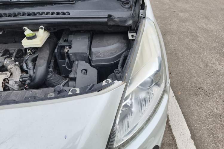 Used Peugeot 3008 2013 1.6THP Automatic Prestige Edition Engine Bay Left