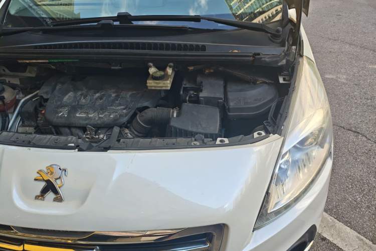 Used Peugeot 3008 2013 2.0L Automatic Classic Edition Engine Bay Left