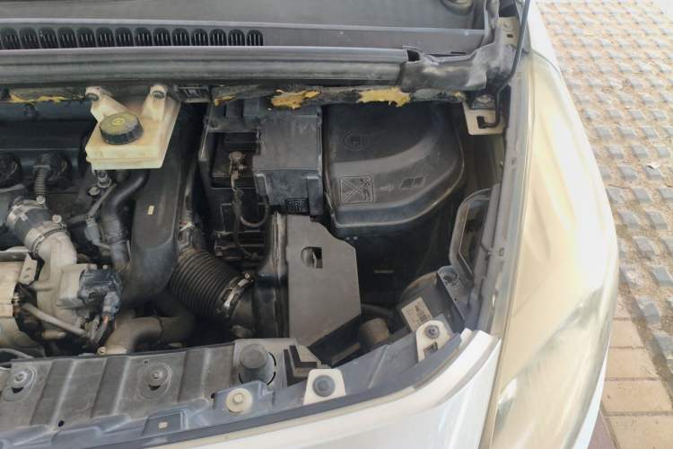 Used Peugeot 3008 2013 1.6THP Automatic Prestige Edition Engine Bay Left