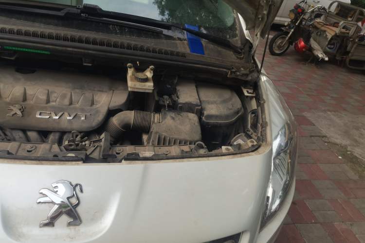 Used Peugeot 3008 2013 2.0L Automatic Trend Edition Engine Bay Left
