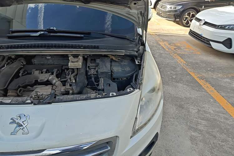 Used Peugeot 3008 2013 1.6THP Automatic Prestige Edition Engine Bay Left
