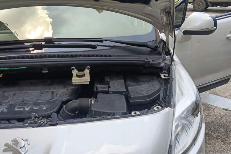 Used Peugeot 3008 2013 2.0L Automatic Classic Edition Engine Bay Left