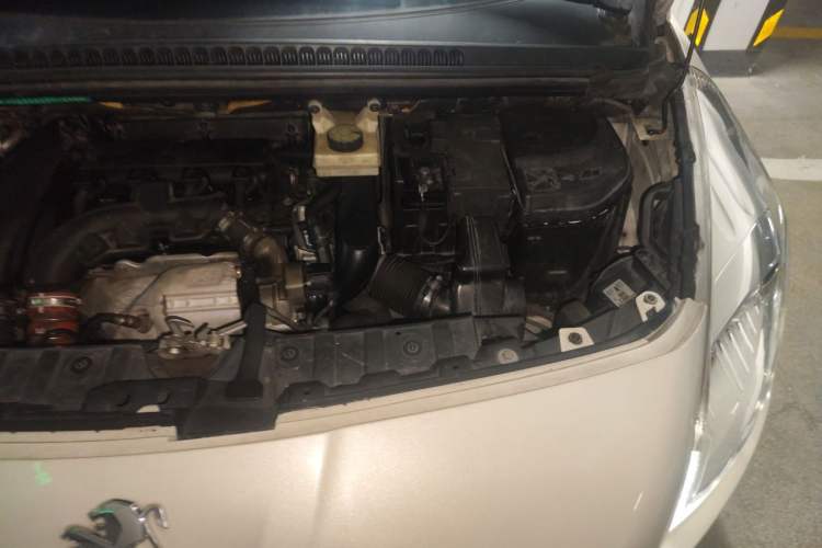 Used Peugeot 3008 2013 1.6THP Automatic Prestige Edition Engine Bay Left
