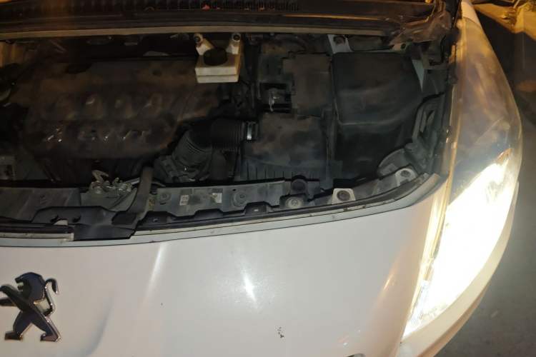 Used Peugeot 3008 2013 2.0L Automatic Trend Edition Engine Bay Left