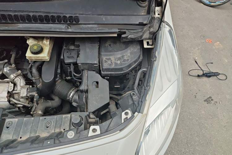 Used Peugeot 3008 2013 1.6THP Automatic Trend Edition Engine Bay Left