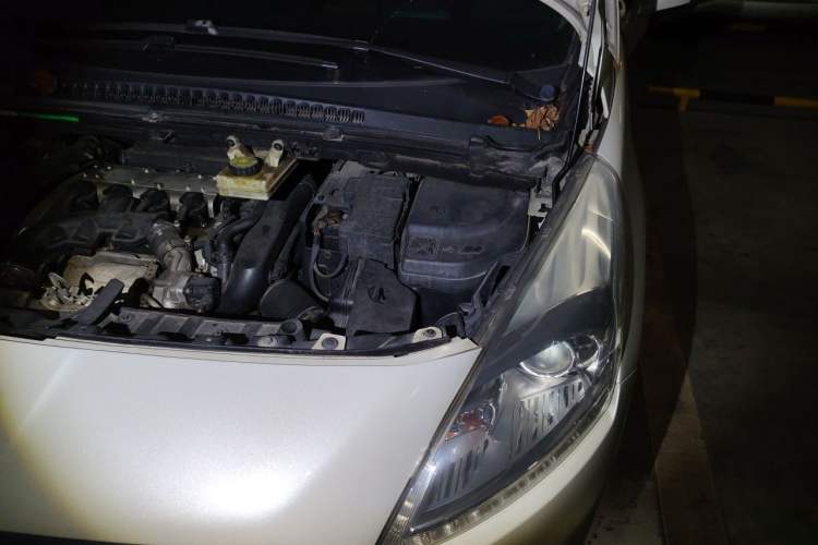Used Peugeot 3008 2013 1.6THP Automatic Prestige Edition Engine Bay Left