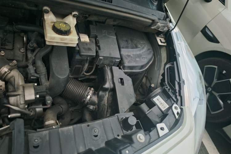Used Peugeot 3008 2013 1.6THP Automatic Prestige Edition Engine Bay Left