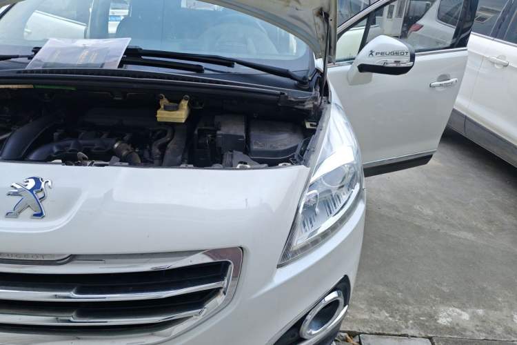 Used Peugeot 3008 2013 1.6THP Roland Garros Edition Engine Bay Left