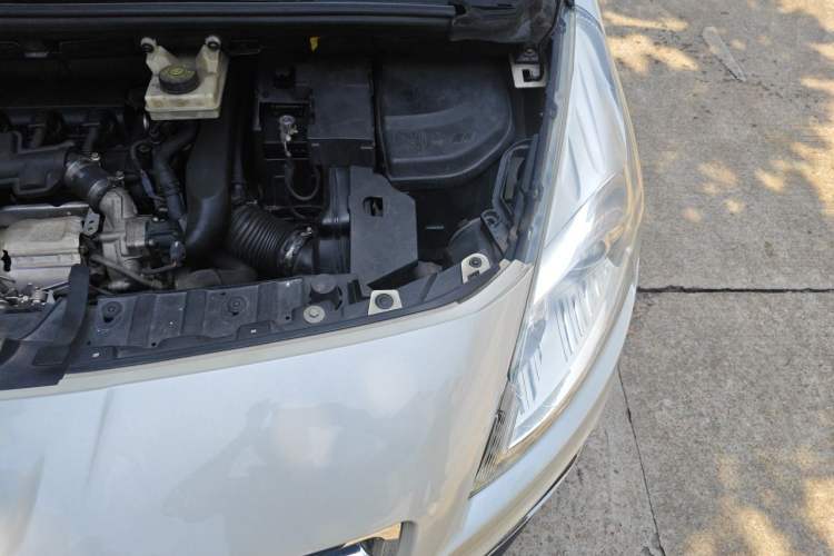 Used Peugeot 3008 2013 1.6THP Automatic Prestige Edition Engine Bay Left