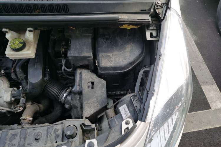 Used Peugeot 3008 2013 1.6THP Automatic Prestige Edition Engine Bay Left