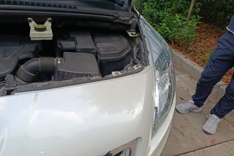 Used Peugeot 3008 2013 2.0L Automatic Trend Edition Engine Bay Left