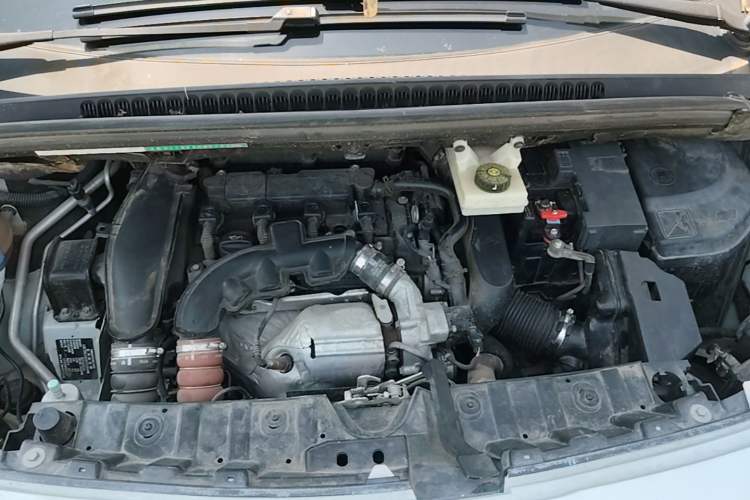 Used Peugeot 3008 2013 1.6THP Automatic Trend Edition Engine Bay