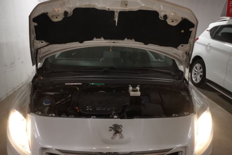 Used Peugeot 3008 2013 2.0L Manual Classic Edition Engine Bay