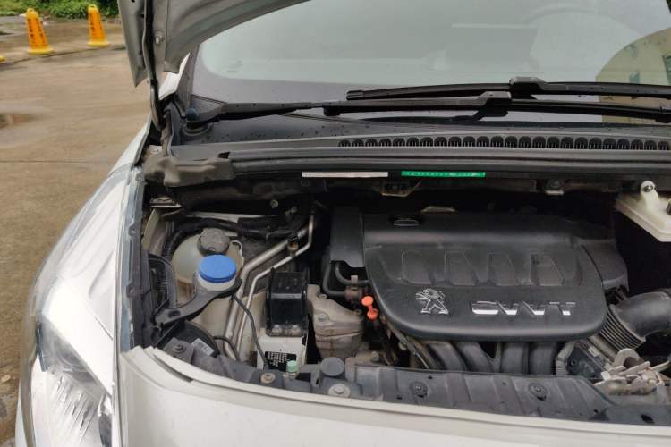 Used Peugeot 3008 2013 2.0L Automatic Trend Edition Engine Bay Right